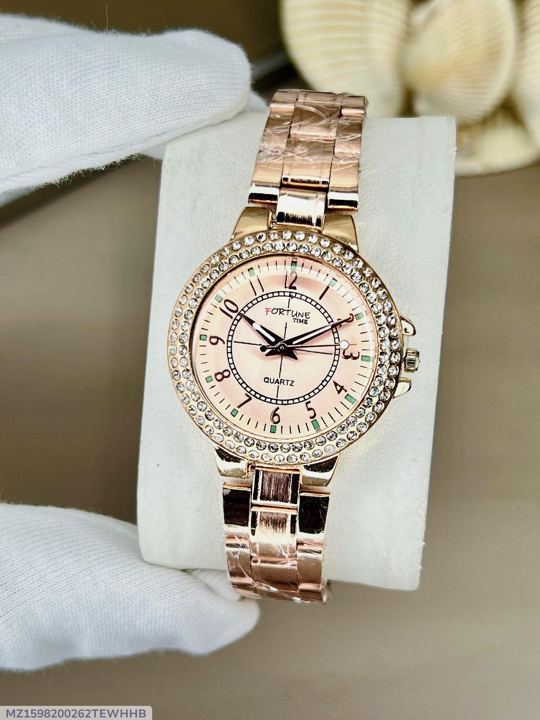 Stylish Women's Rose Gold Chain Strap Watch - 1 Pc - Battery Operated & Water Resistant
